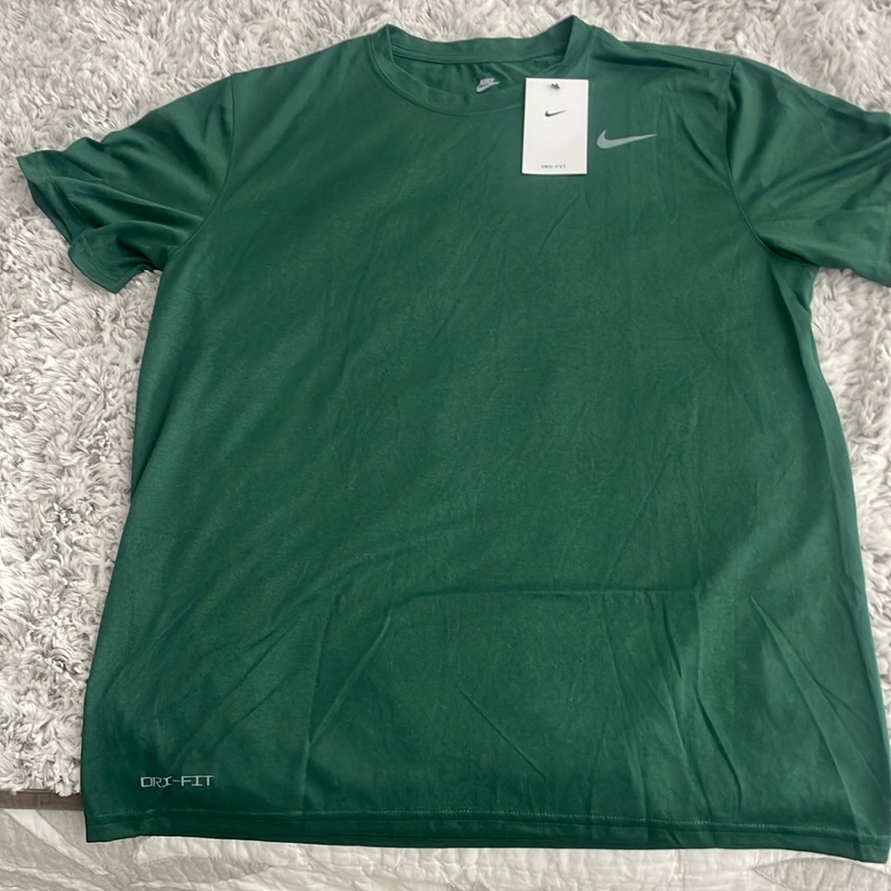 Brand new (tags on) men’s Large Nike dri fit